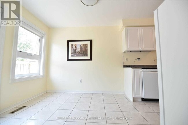 Building Photo - 33 Holmwood St