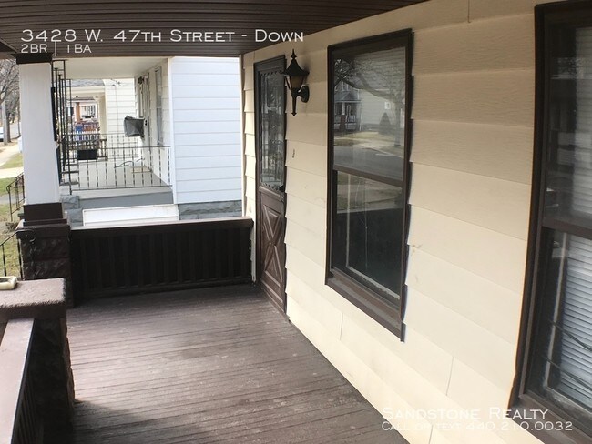 Building Photo - Shared garage and driveway