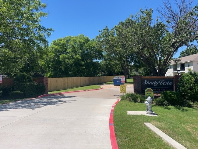 Building Photo - 2 bedroom includes water! 2nd floor! 1 mon...