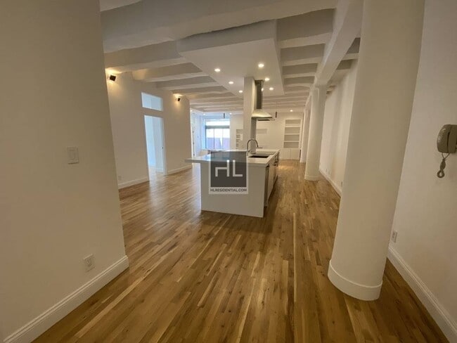 Building Photo - BROOME STREET Gorgeous Loft in Doorman Bldg