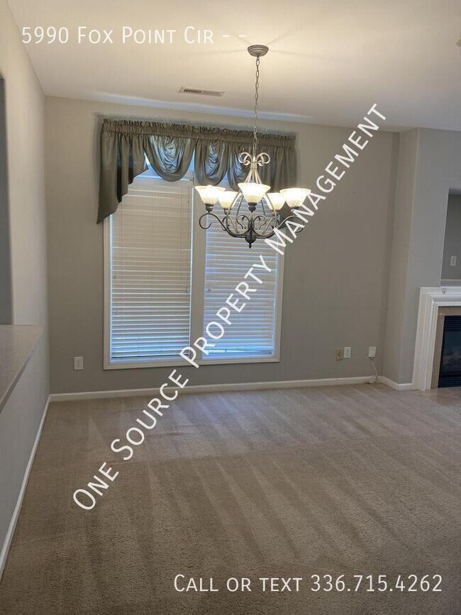 Foto del edificio - 5990 Fox Point Cir
