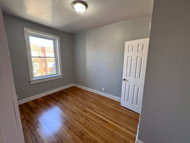 Foto del edificio - 7436 S Colfax Ave
