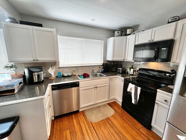 Foto del edificio - 4 Bed, 3 bath townhome in Western Fort Col...