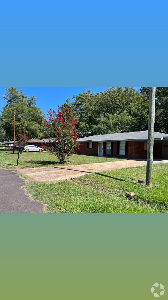 Apartments for rent in Natchez MS with Yard 1 Rentals