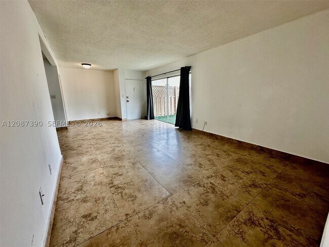 Foto del edificio - 4540 NW 79th Ave