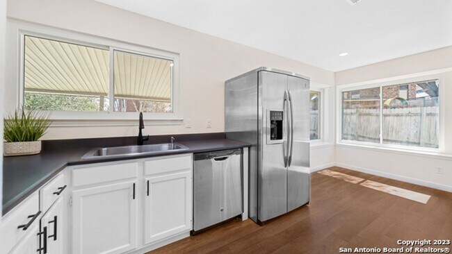 Foto del edificio - Newly remodeled home in Stone Oak!