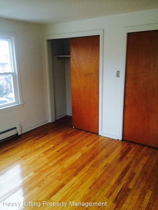 Building Photo - 2513-2515 Woodlawn St