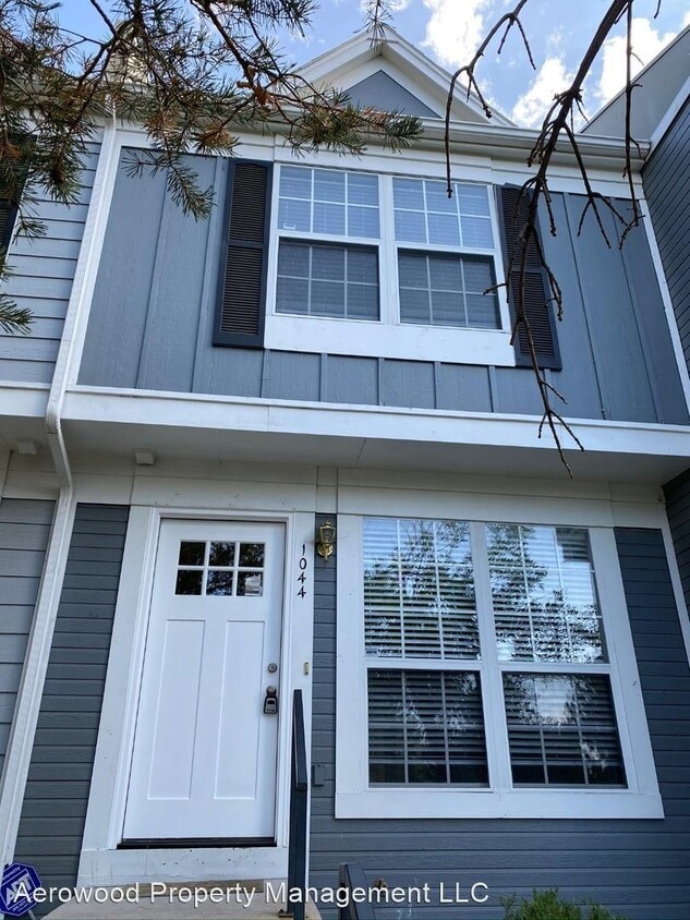 Primary Photo - 3 br, 3.5 bath House - 1044 S Paris Ct