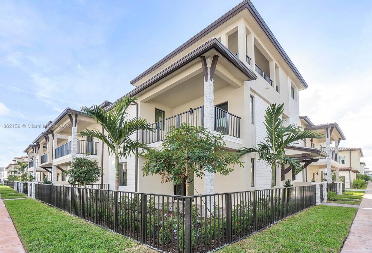 4572 NW 83rd Pky, Doral, FL 33166 Townhome Rentals in Doral FL