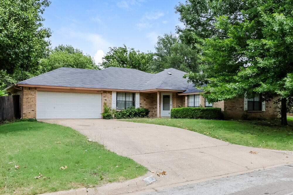 Primary Photo - 4824 Applewood Rd