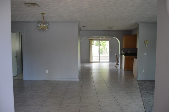 Foto del edificio - 95 Cypress Ave