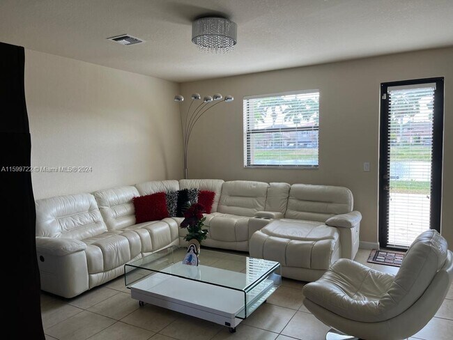 Foto del edificio - 4342 SW 164th Ct
