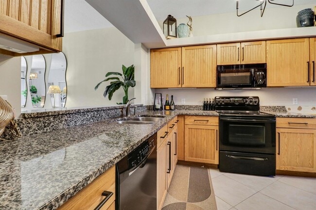Foto del edificio - 370 Golfview Rd