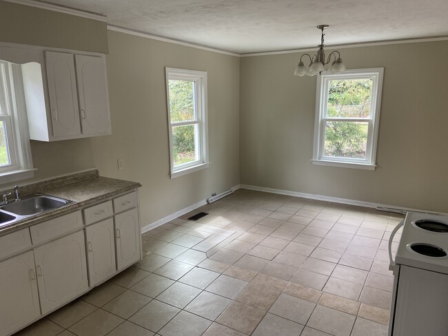 Dining Room - 922 Lamore St