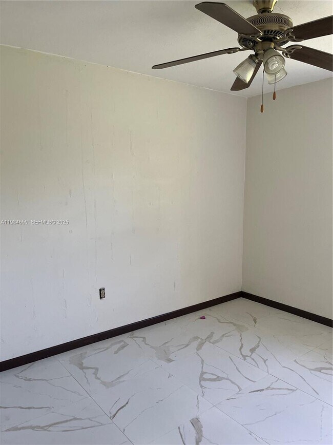 Building Photo - 19821 NE 13th Ct