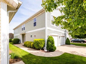 Building Photo - 428 Island Pointe Dr