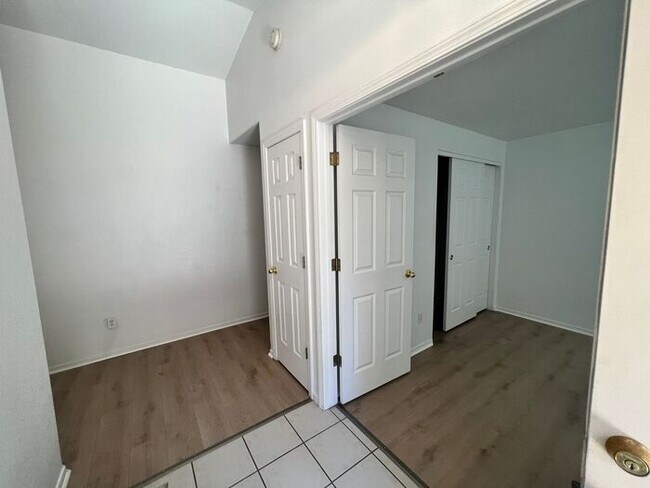 Building Photo - 1585 Roma Ct