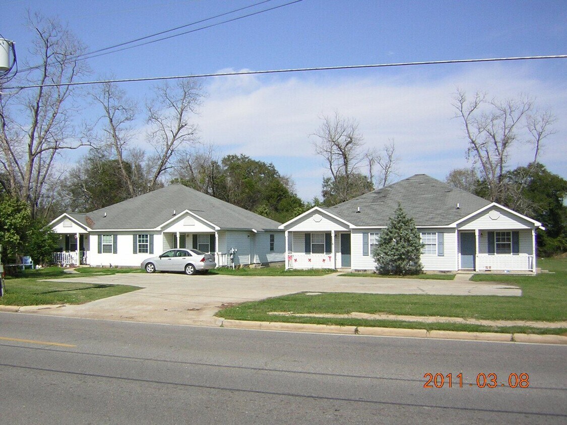 Building Photo - 208 BROAD D