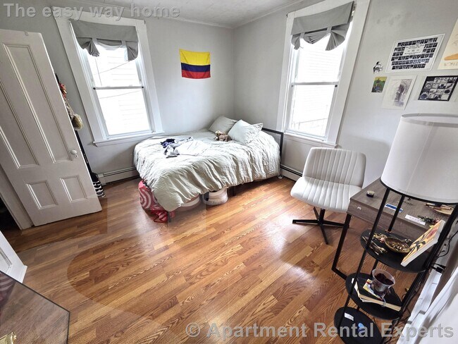 Foto del edificio - 273 Cardinal Medeiros Ave