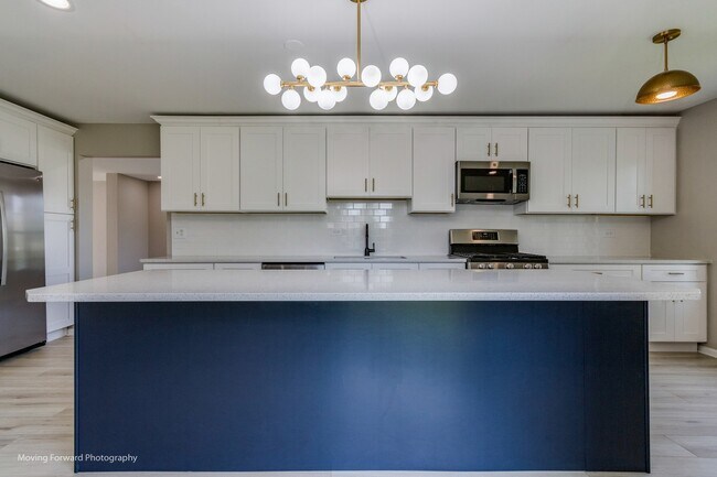 Building Photo - 1655 Whispering Oaks Dr