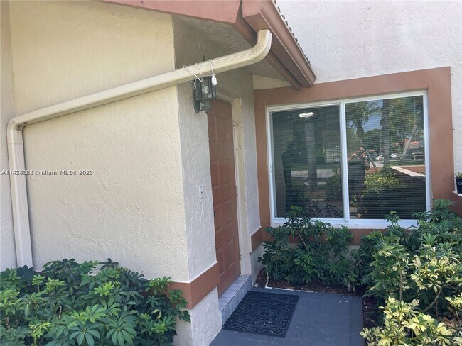 Foto del edificio - 4243 NW 110th Ave