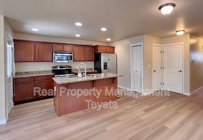 Building Photo - 4760 Parker St