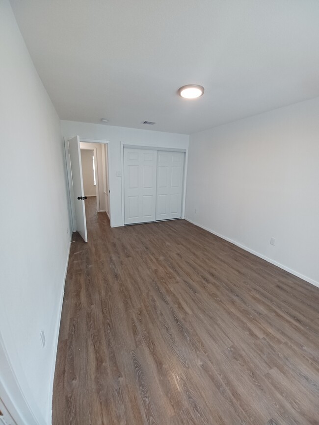 Primary Bedroom Closet - 5110 Dumore Dr