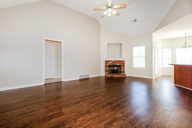 Foto del edificio - 1384 Carlton Ridge Dr