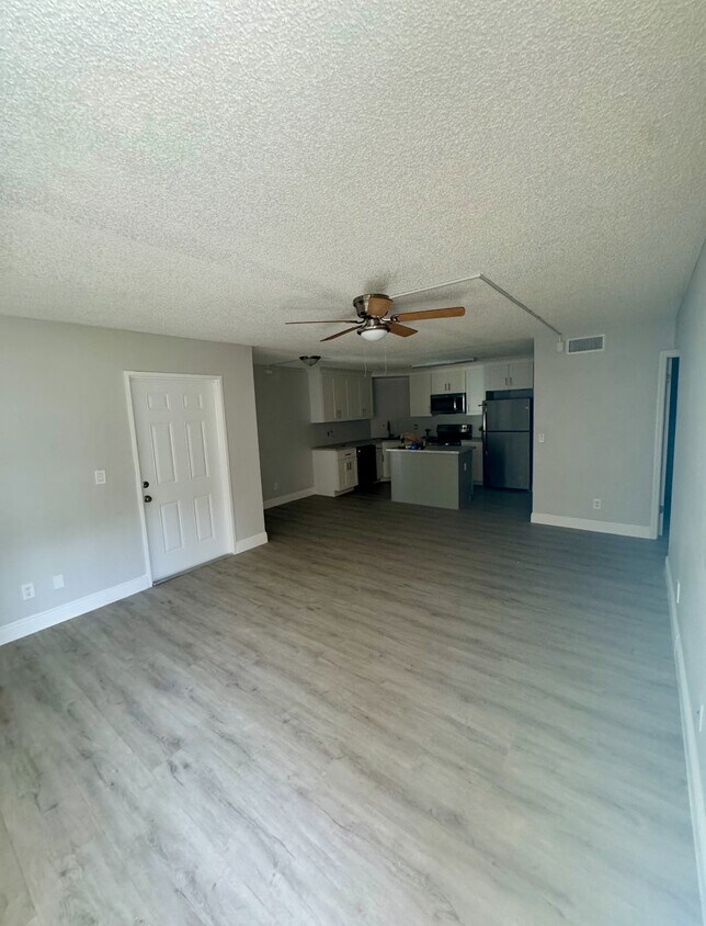 Building Photo - 8207 Sun Spring Cir