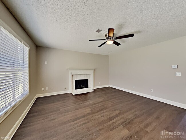 Foto del edificio - 4766 Mitchells Ridge Dr