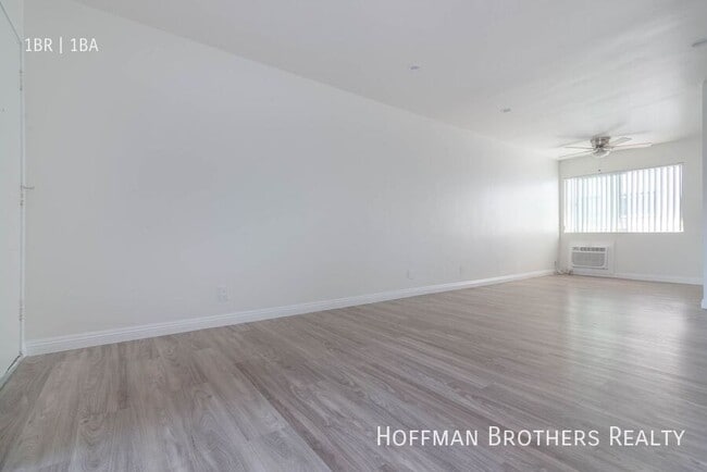 Building Photo - 14766 Delano St