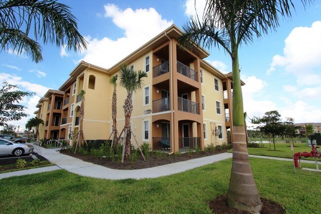 Colonial Commons - Alquileres en Fort Myers, FL | Apartamentos.com