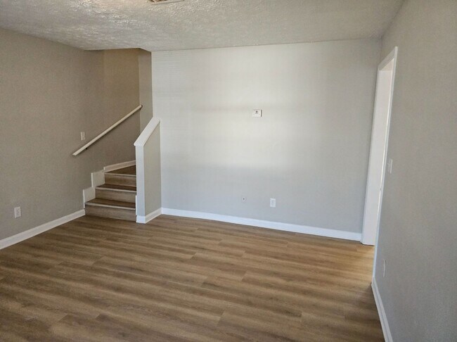 Foto del edificio - Amazing 4 bedroom, 3 bath  Palmetto home i...