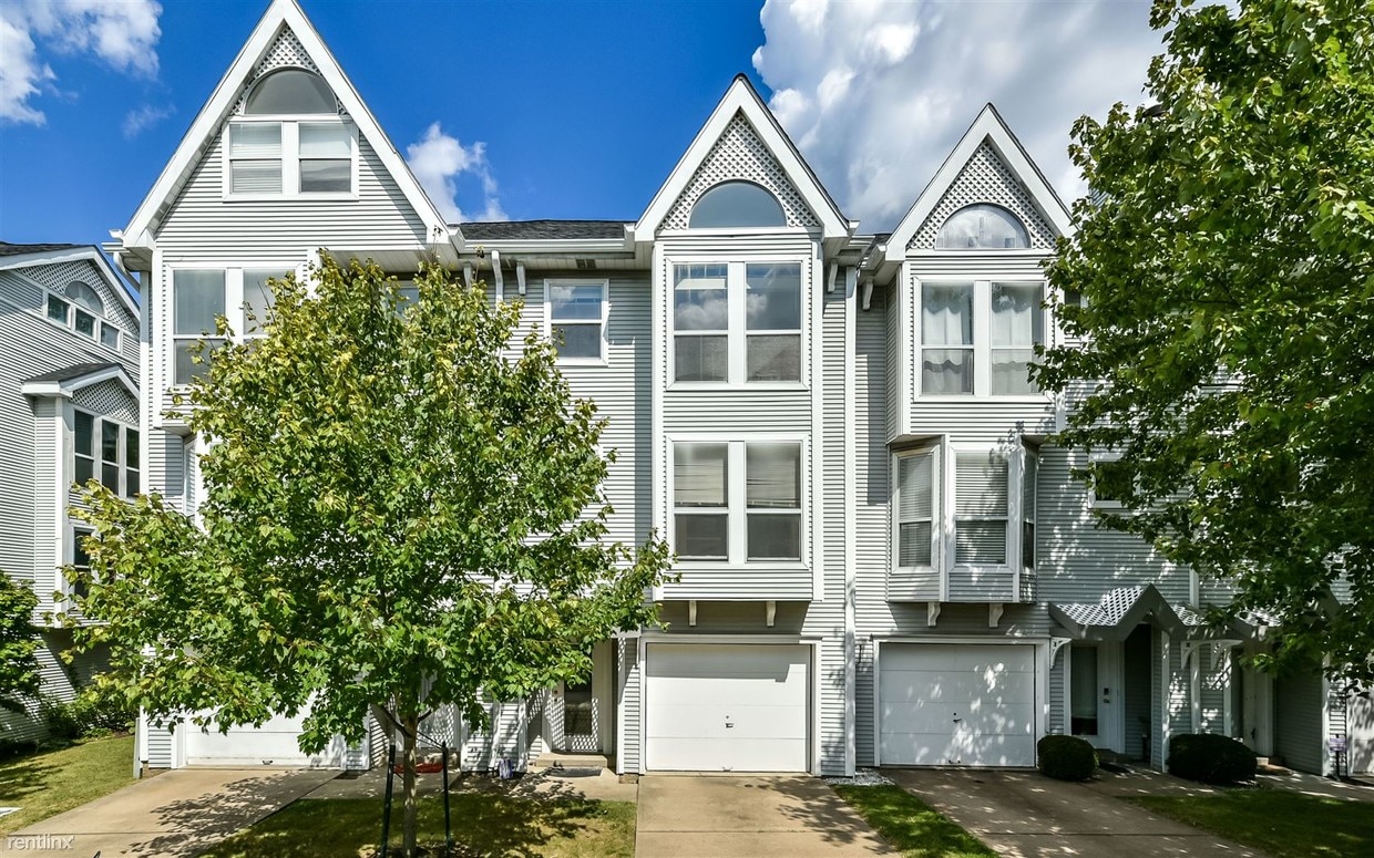 Primary Photo - 3 br, 2.5 bath Townhome - 17 Hemingway St