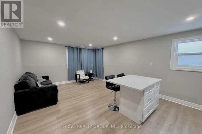 Building Photo - 100 King Edward Ave