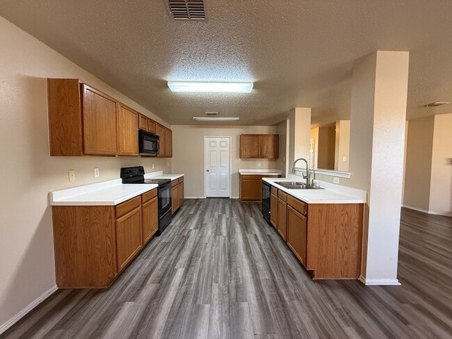 Building Photo - 3625 Clydesdale Dr
