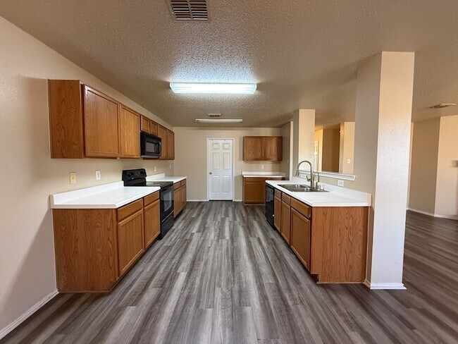 Foto del edificio - 3625 Clydesdale Dr