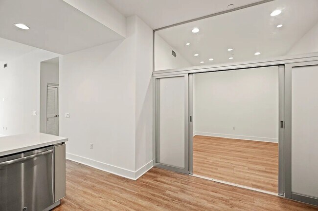 Foto del edificio - 5308 Sepulveda Blvd