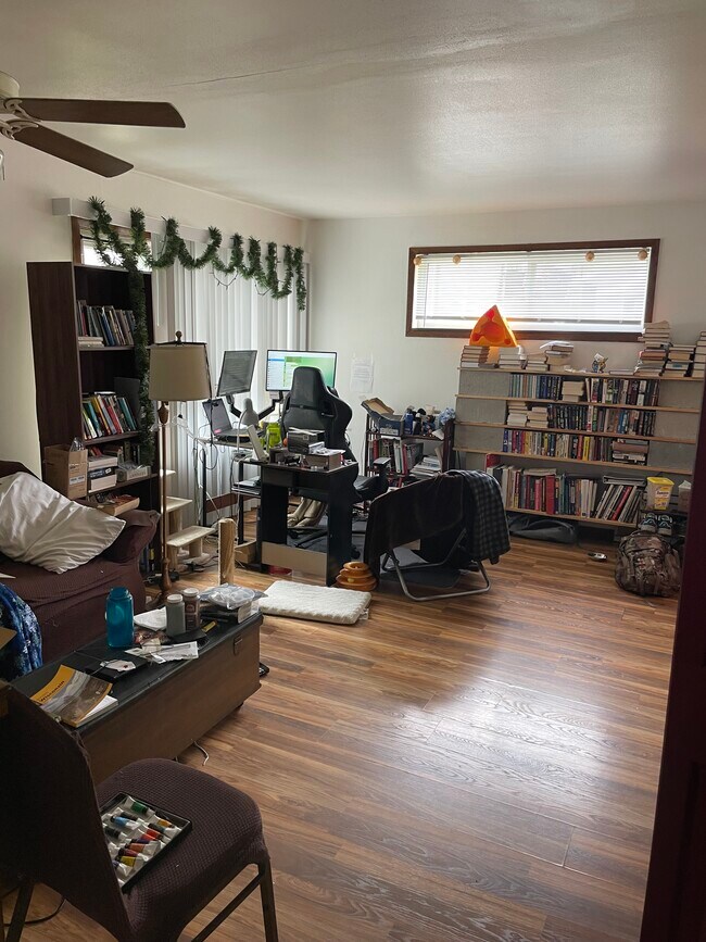 Sala de estar - 2022 McKenna Blvd