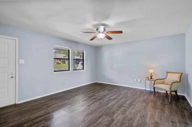 Foto del edificio - 3320 Henson Pl