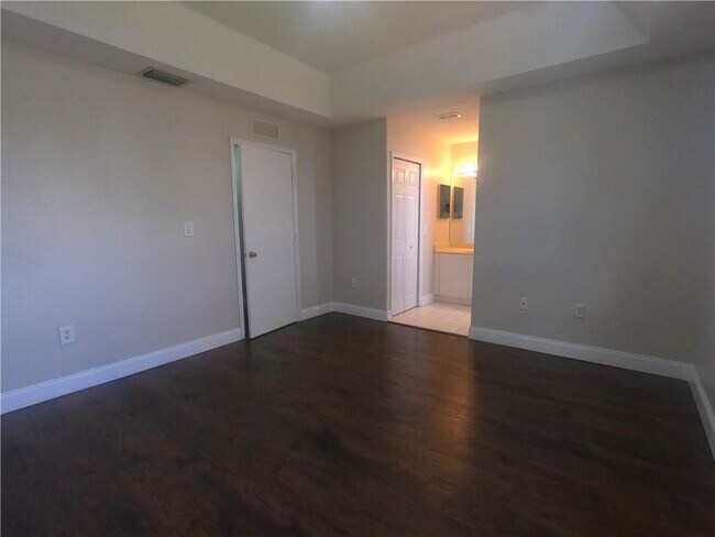 Building Photo - 1567 SE 31st Ct