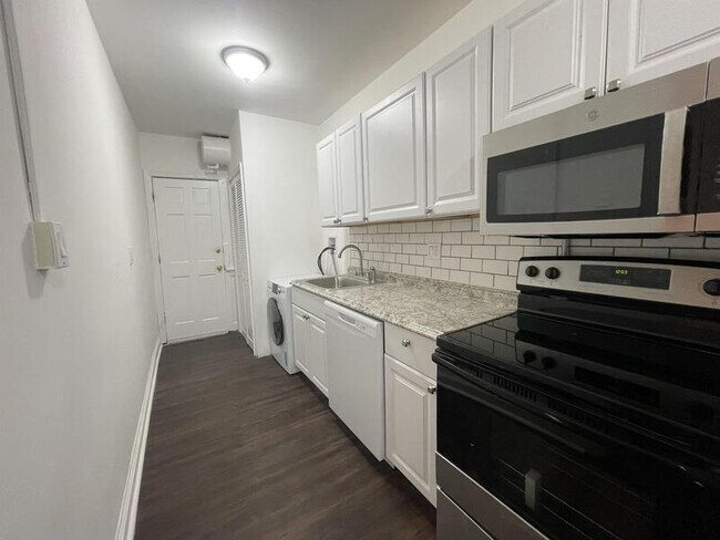 Foto del edificio - 1721 H Street Northeast