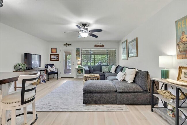 Foto del edificio - 1637 SE Paradise Cir W