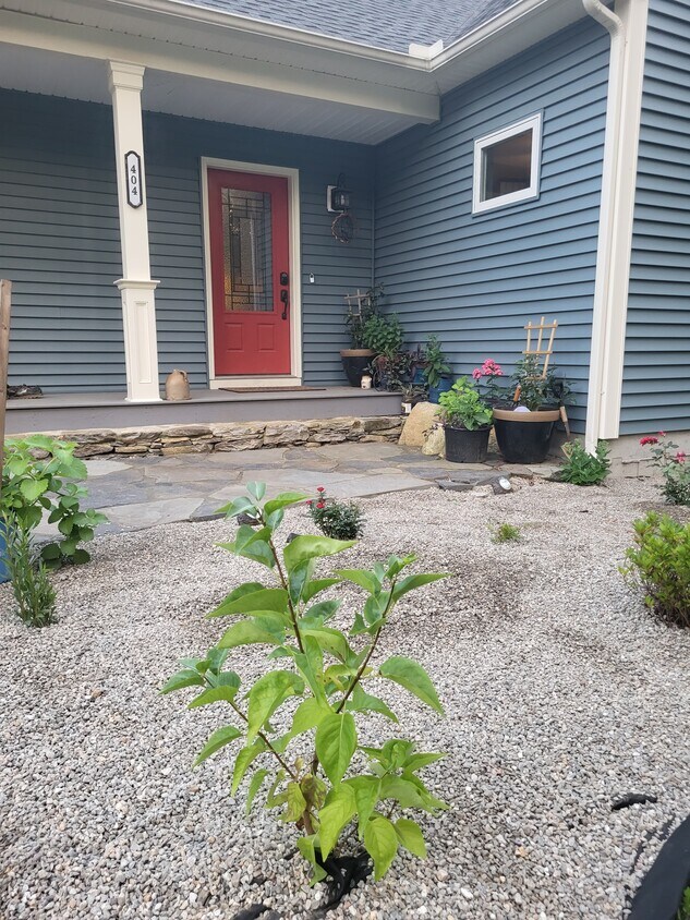 404 Bassetts Bridge Rd Unit Garden Level, Mansfield Center, CT 06250