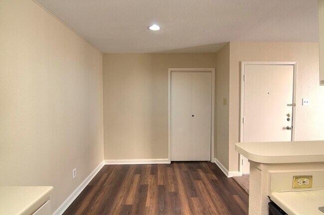 Foto del edificio - 12905 Woodforest Blvd