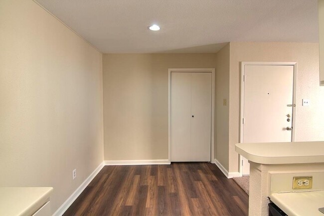 Building Photo - 12905 Woodforest Blvd