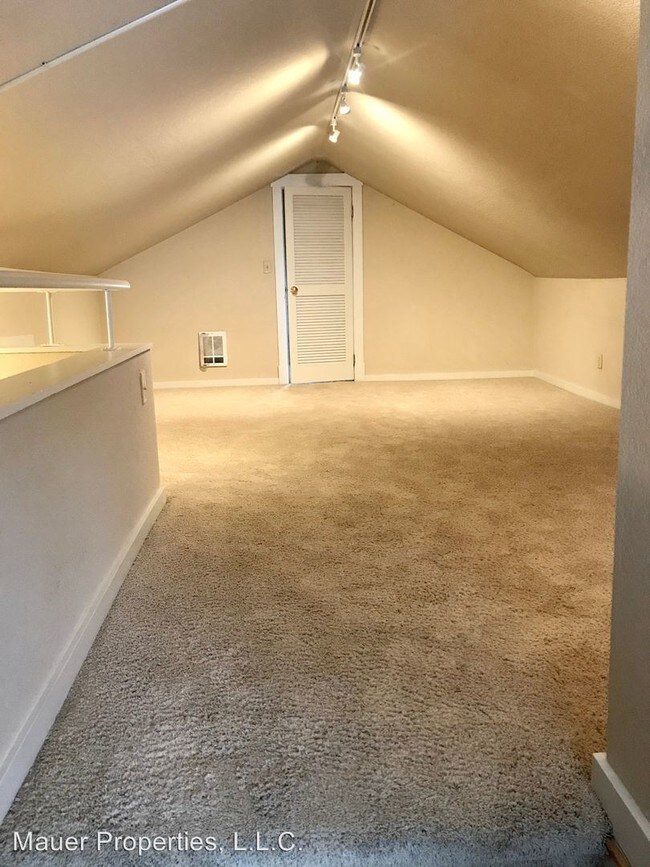 Building Photo - 813 S Lincoln Pl