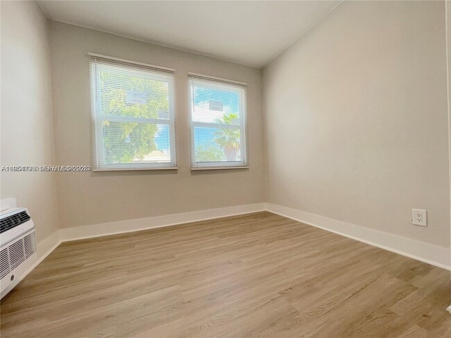 Building Photo - 1836 Dewey St