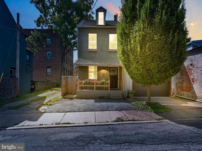 Building Photo - 338 W Grant St