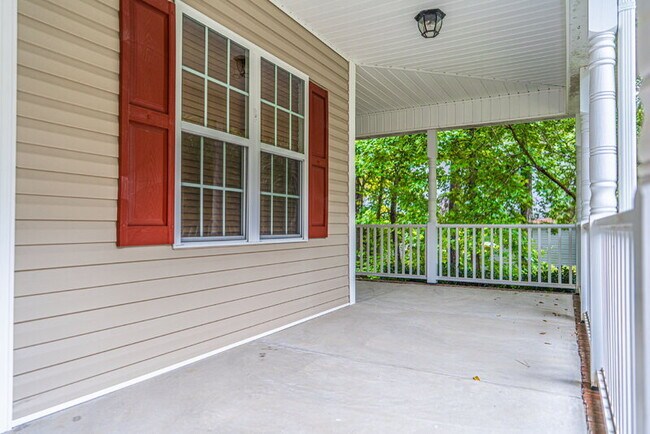 Building Photo - 145 Redgrass Ln